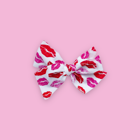 Classic Valentine Kisses Pinwheel Bow